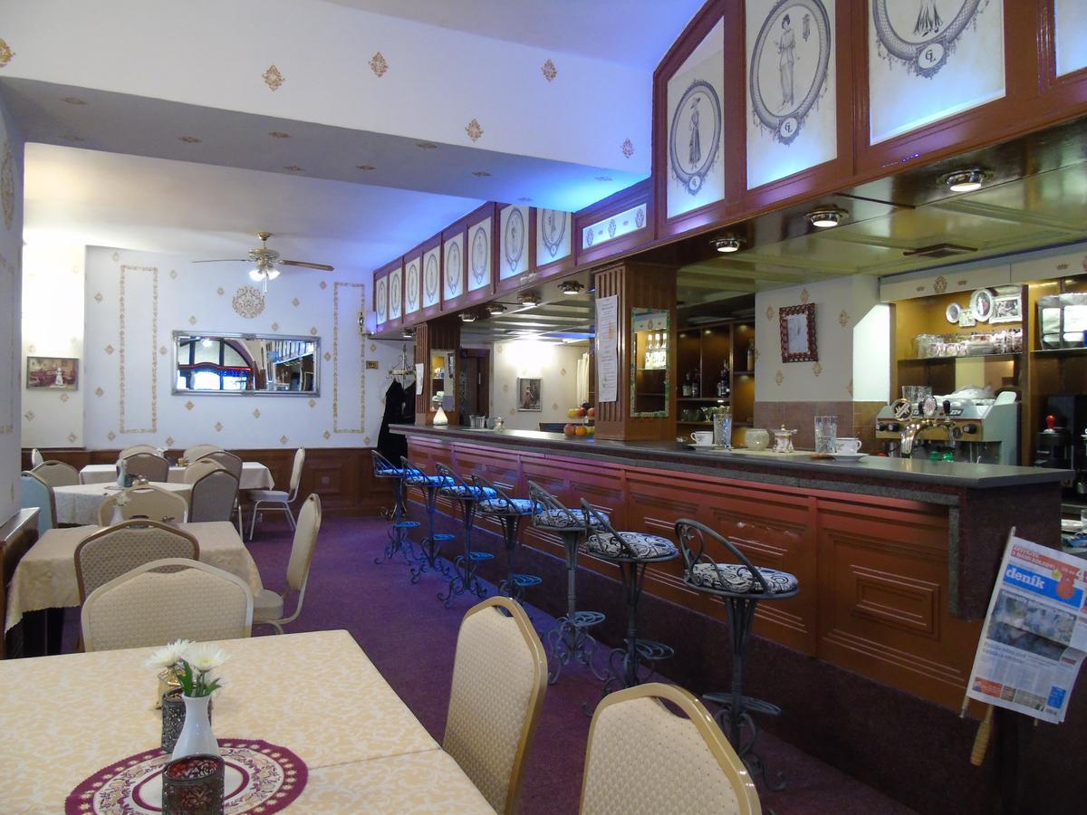 Gl Hotel Trutnov Zewnętrze zdjęcie