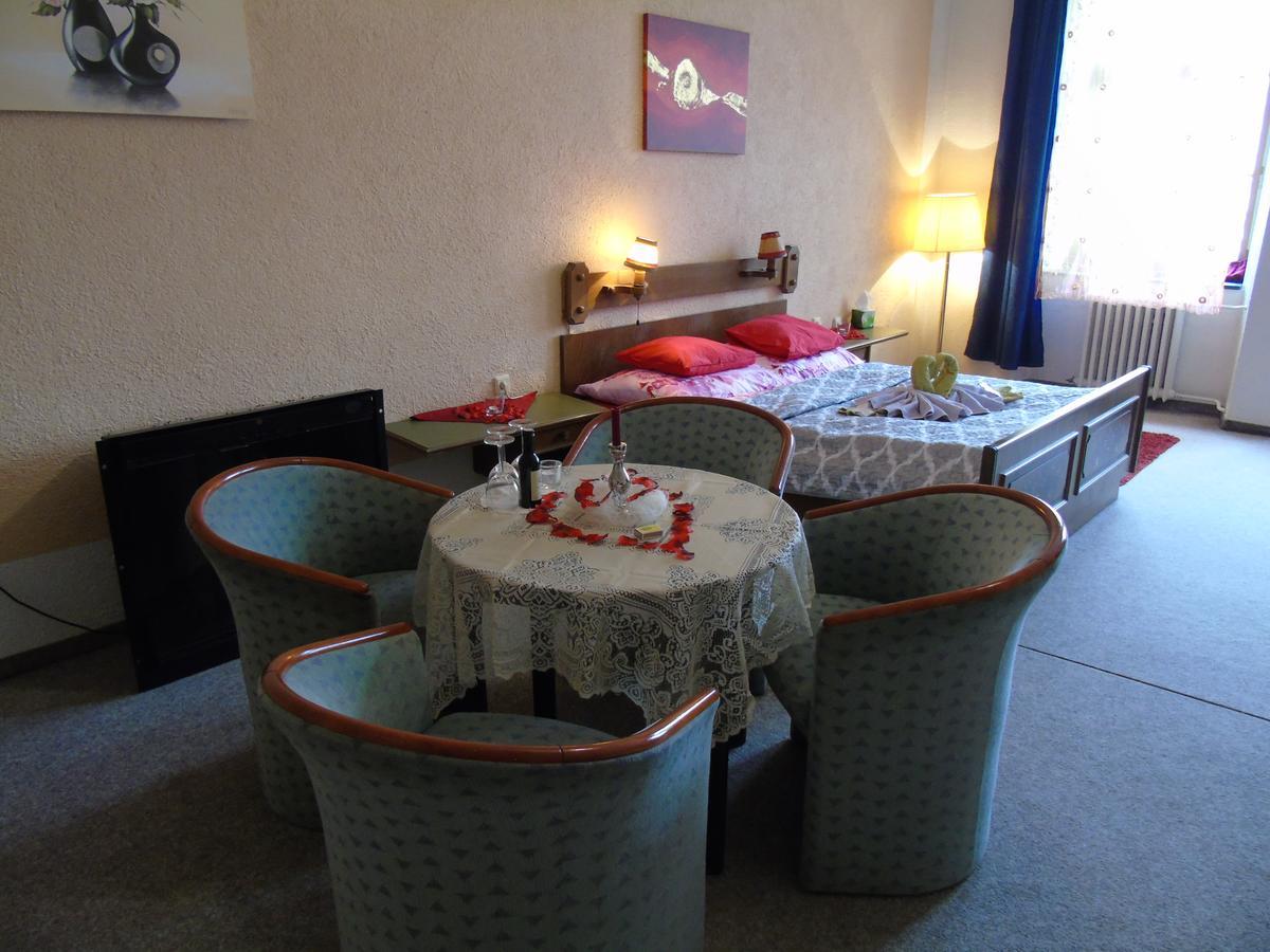 Gl Hotel Trutnov Zewnętrze zdjęcie