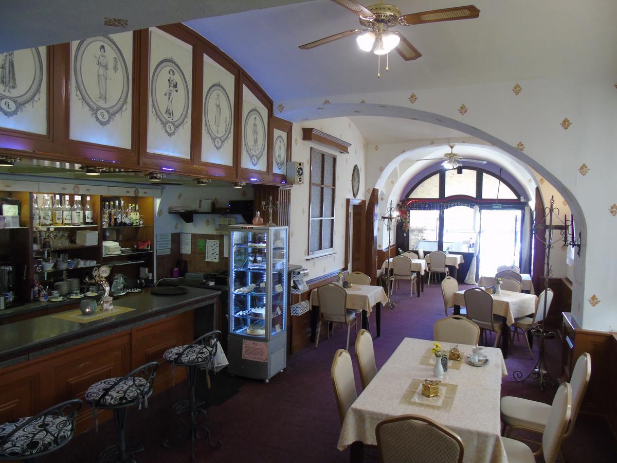 Gl Hotel Trutnov Zewnętrze zdjęcie