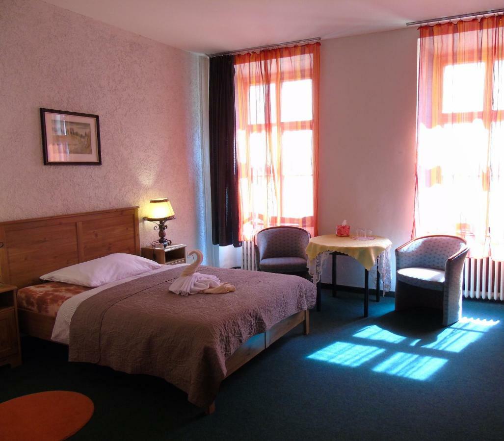 Gl Hotel Trutnov Zewnętrze zdjęcie